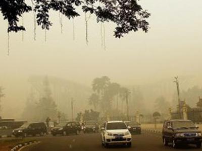 Kabut Asap Riau Makin Pekat, Bangunan Tinggi di Pekanbaru 'Hilang'